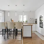 Family Apartment In The Heart Of Paris By Guestready